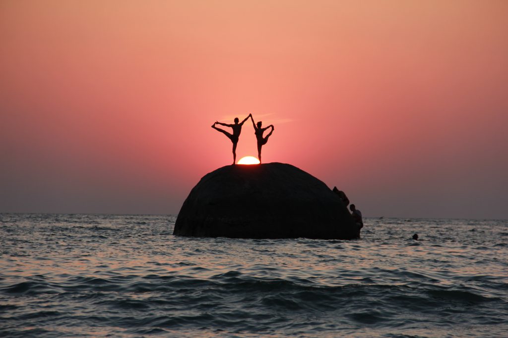 slackline highline indien india yoga strand beach love