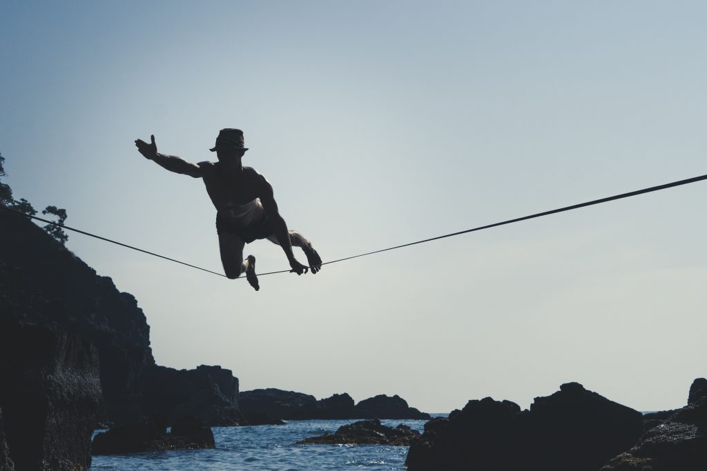 slackline highline indien india yoga beach strand