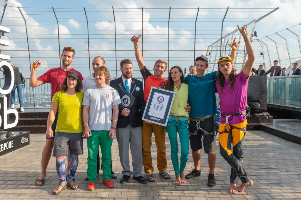 slackline highline friedi kühne moscow moskau urban world record guinness weltrekord slacklinetribe